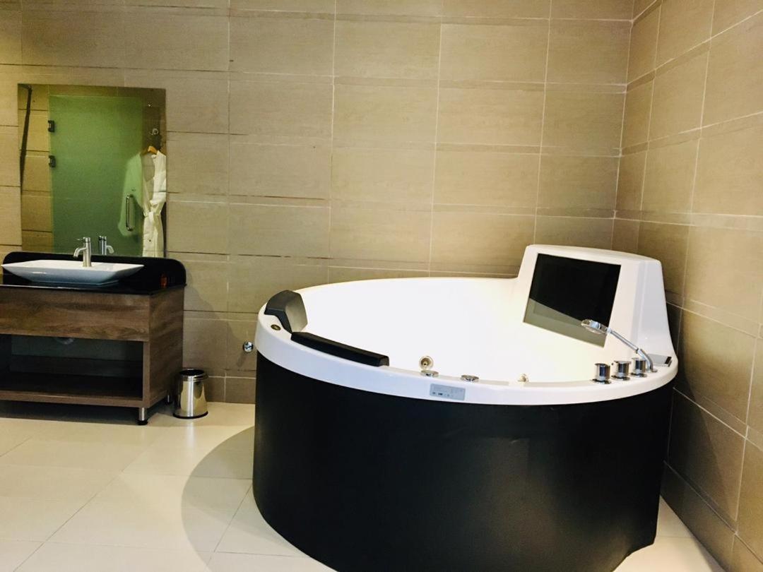Summerset Continental Hotel Maitama By T E L E Hospitality Abuja Buitenkant foto