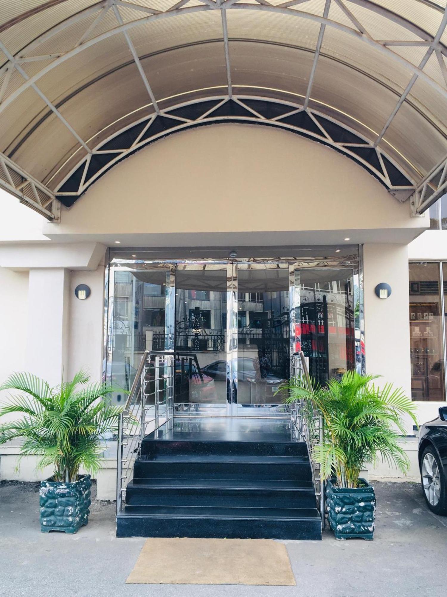 Summerset Continental Hotel Maitama By T E L E Hospitality Abuja Buitenkant foto