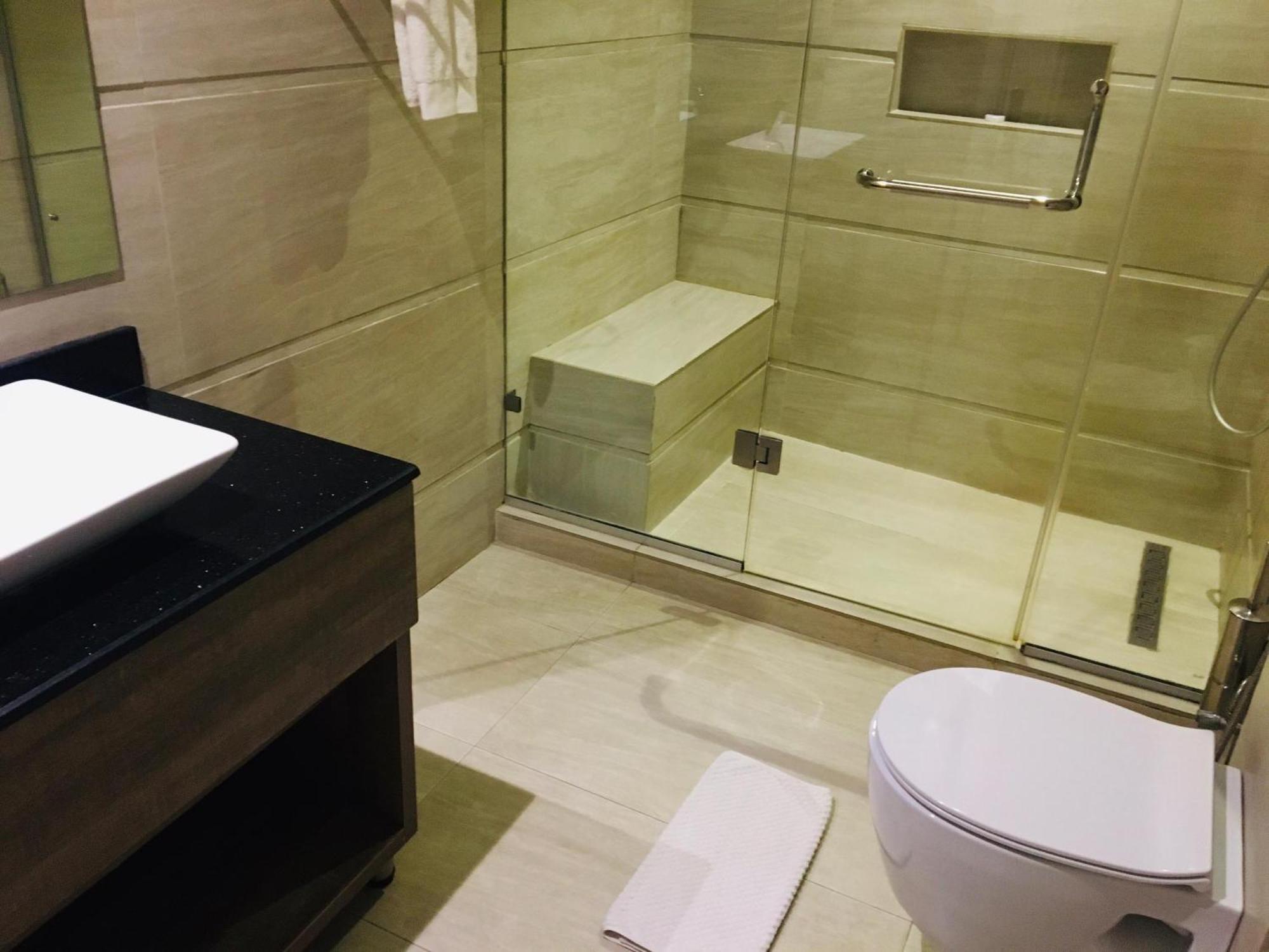 Summerset Continental Hotel Maitama By T E L E Hospitality Abuja Buitenkant foto