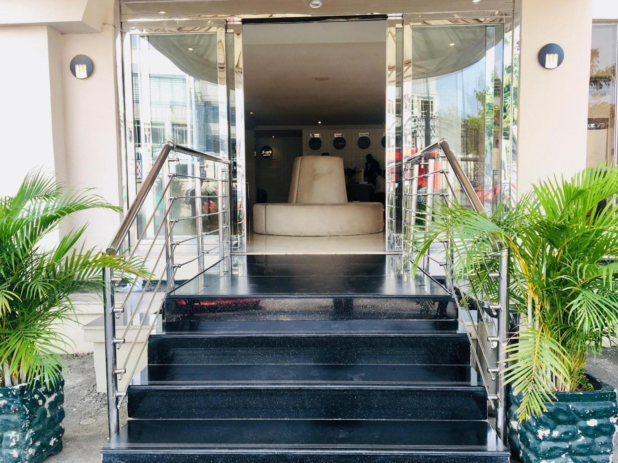 Summerset Continental Hotel Maitama By T E L E Hospitality Abuja Buitenkant foto