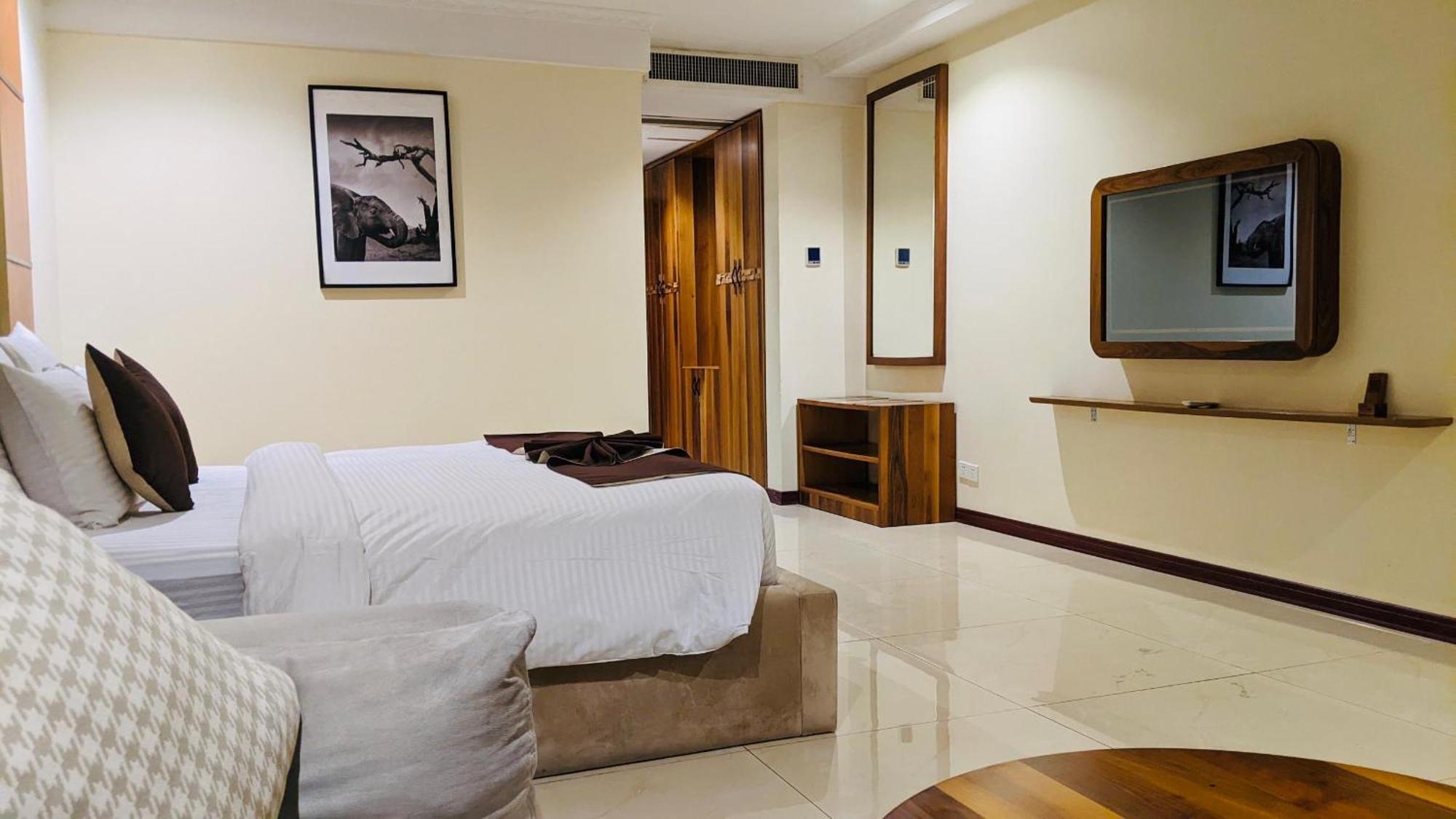 Summerset Continental Hotel Maitama By T E L E Hospitality Abuja Buitenkant foto